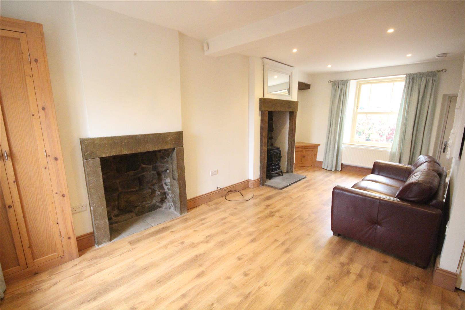 2 bedroom mid terrace house To Let in Barnoldswick - IMG_8525.jpg